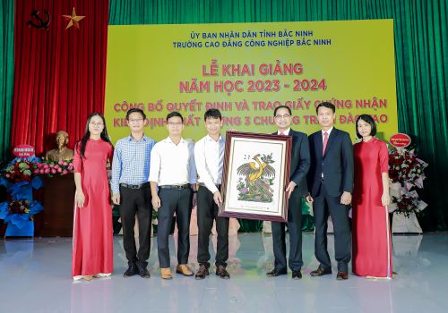 Trường Cao đẳng Công nghiệp Bắc Ninh khai giảng năm học 2023-2024 và khen thưởng cho các nhóm dự án ý tưởng khởi nghiệp